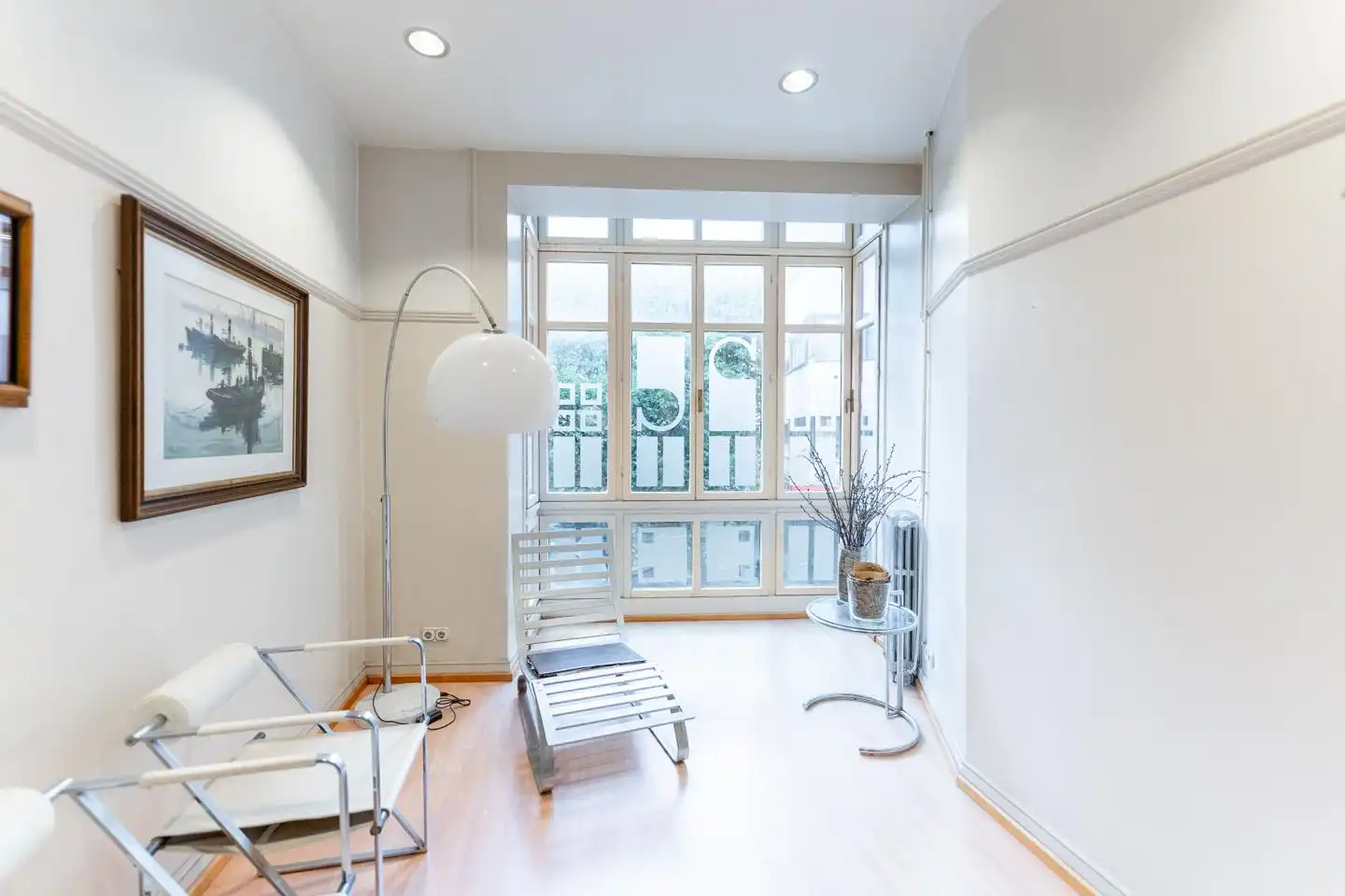 Sala d'estar de Oficina de lloguer en Gijón  amb Calefacció i Moblat