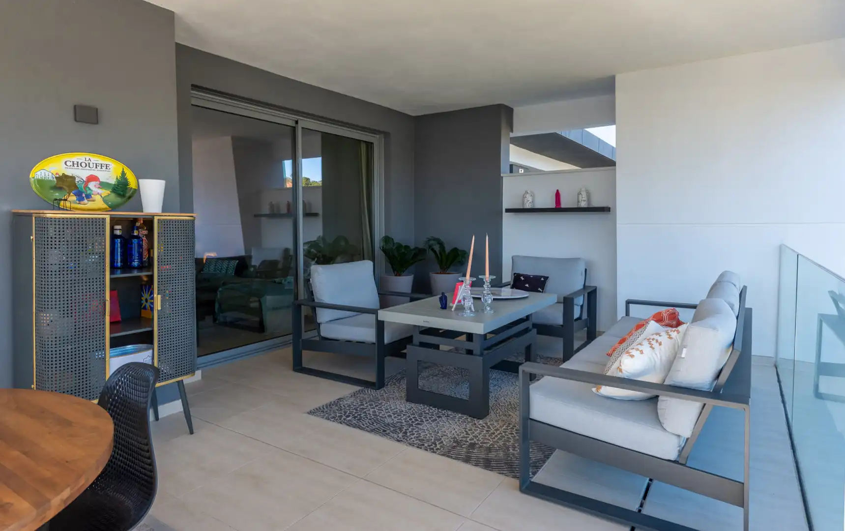 Apartment with terrace for sale in Estepona Pueblo