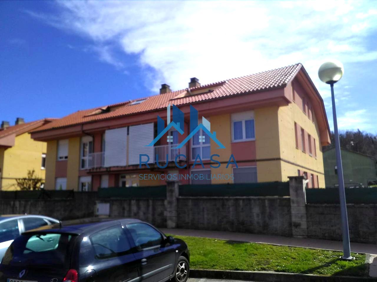 Vista exterior de Casa o xalet en venda en Castañeda amb Terrassa i Moblat