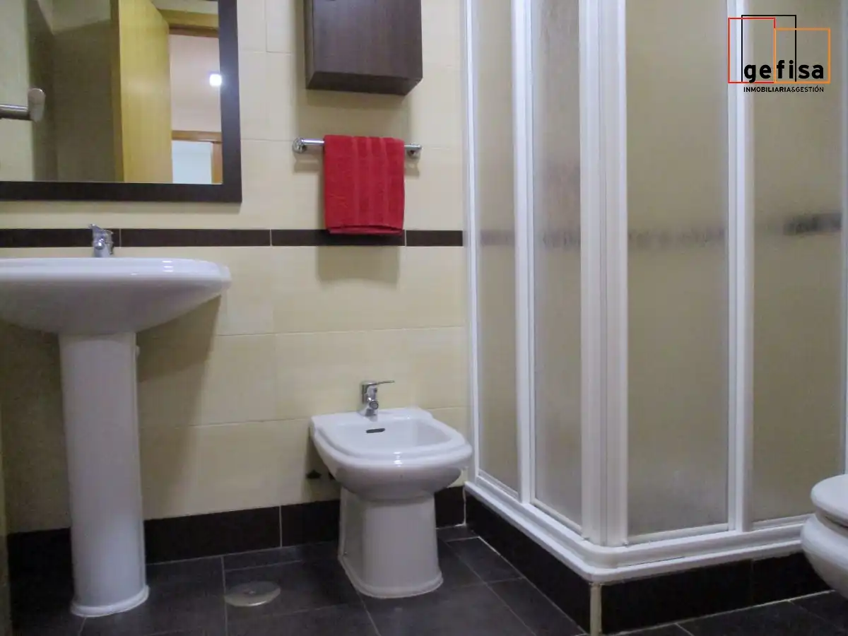 Baño de Apartamento de alquiler en Valdepeñas con Calefacción, Amueblado y Balcón