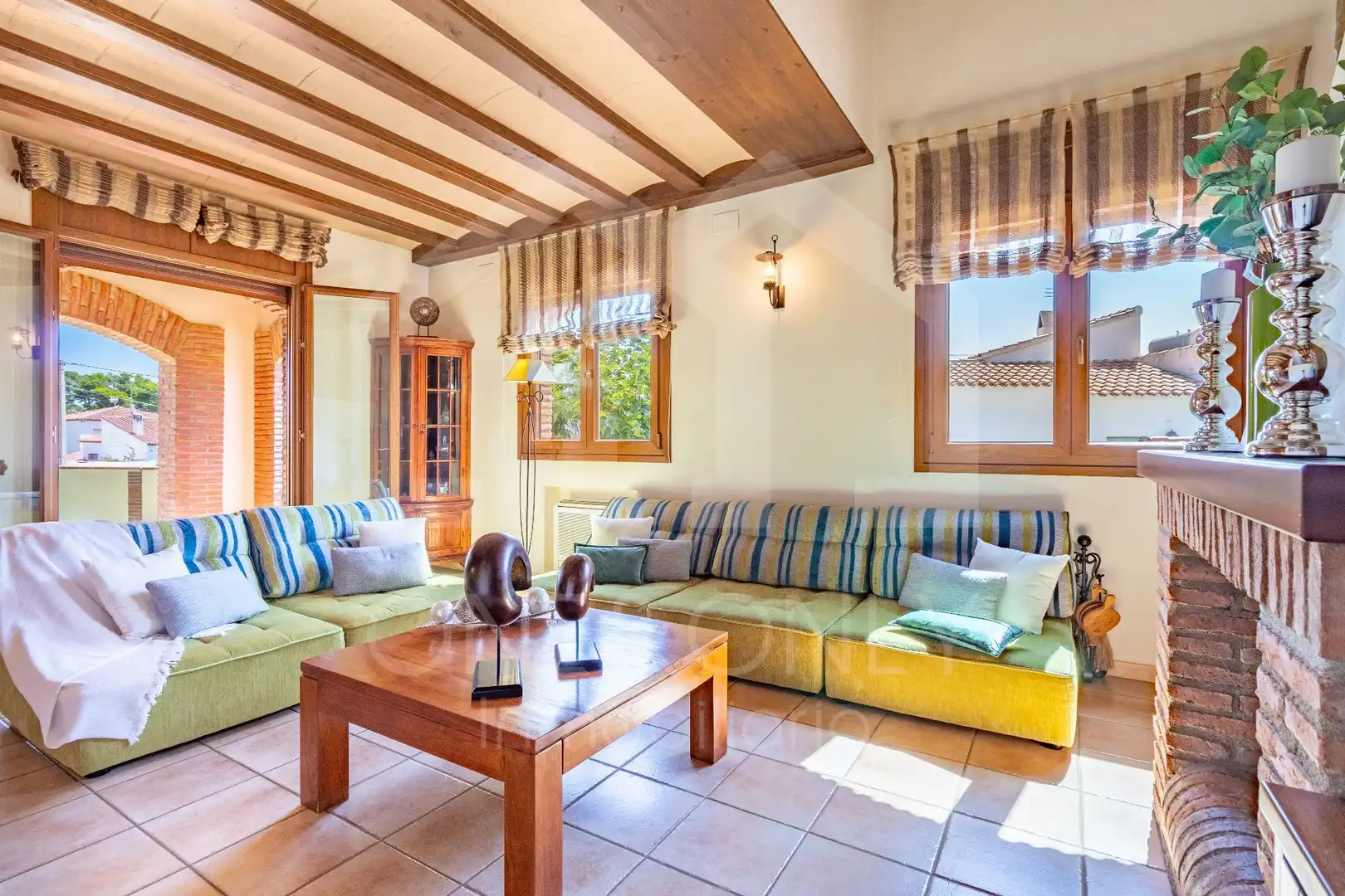 Sala d'estar de Casa o xalet en venda en Mont-roig del Camp amb Aire condicionat, Calefacció i Jardí privat