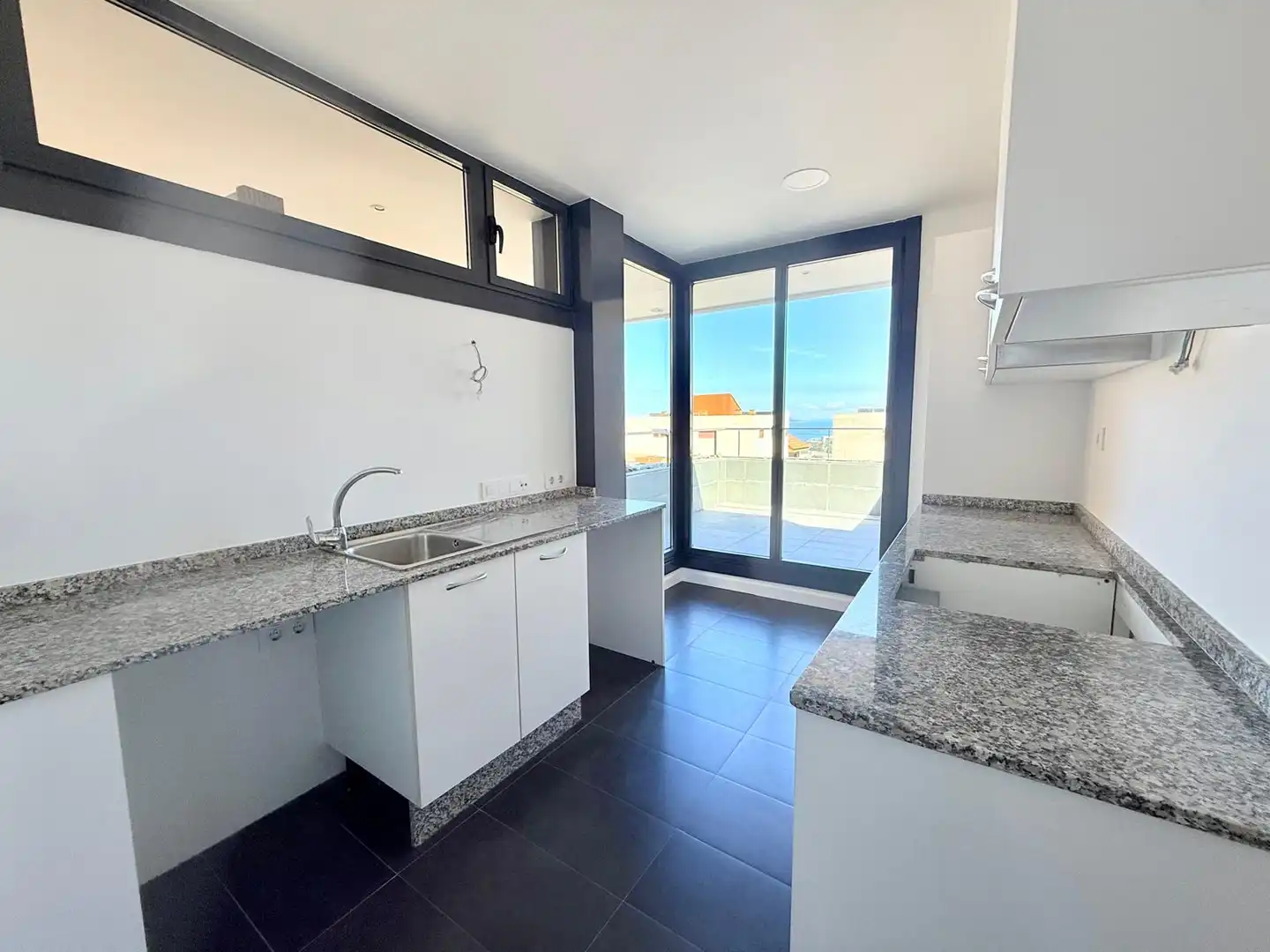 Kitchen of Flat for sale in Baiona  with Terrace, Storage room and Alarm