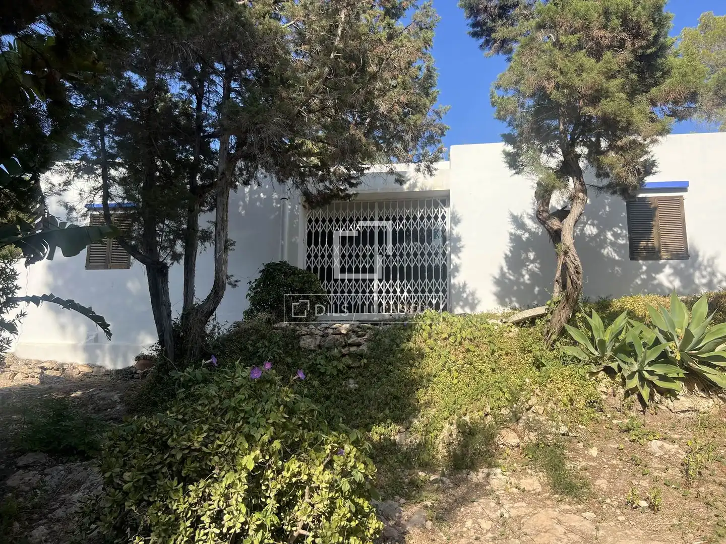 Vista exterior de Finca rústica en venda en Sant Joan de Labritja amb Balcó