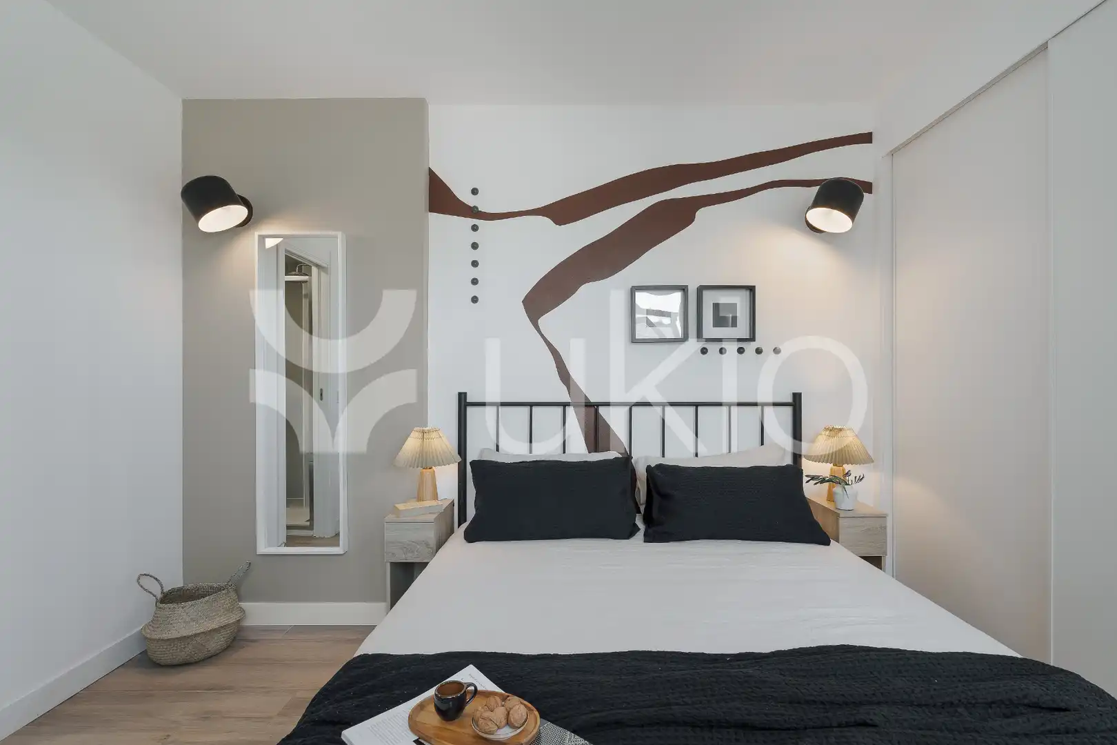 Dormitori de Apartament de lloguer en Madrid amb Calefacció, Terrassa i Moblat