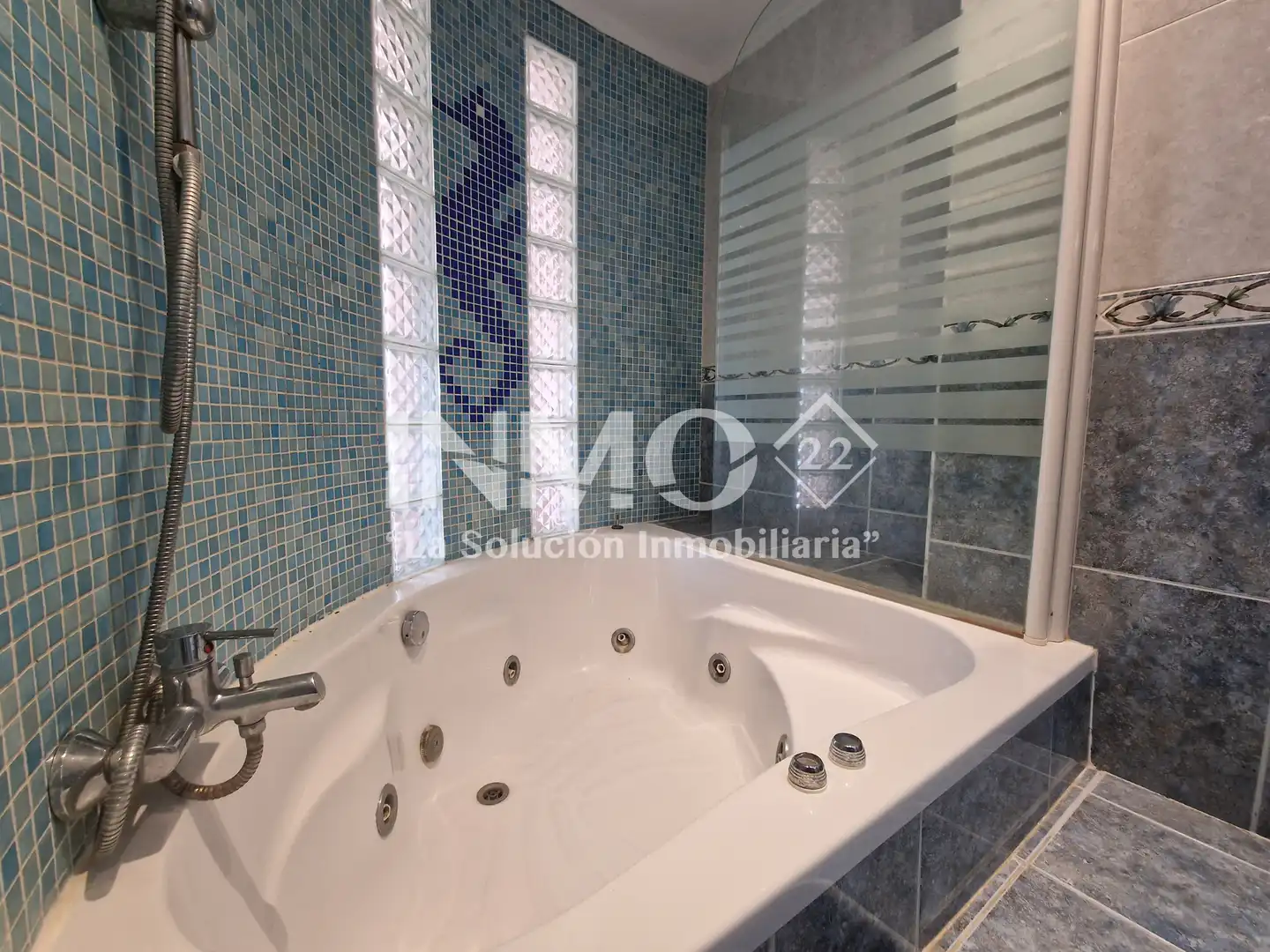 Badezimmer von Wohnungen zum Verkauf in Cambrils mit Klimaanlage, Privatgarten und Terrasse