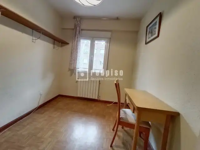 Habitación de Piso en venta en Madrid con Calefacción, Parquet y Terraza