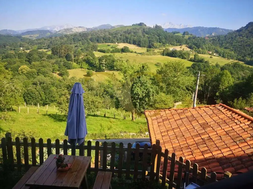 Terrassa de Casa o xalet en venda en Cangas de Onís amb Calefacció, Jardí privat i Terrassa