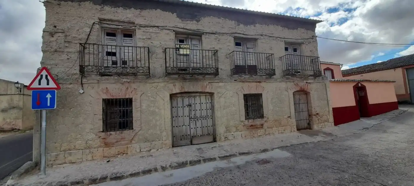 Casa adosada en venda a Tiedra, Valladolid