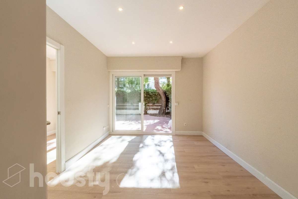 Habitación de Planta baja en venta en Vilanova i la Geltrú con Aire acondicionado, Calefacción y Jardín privado