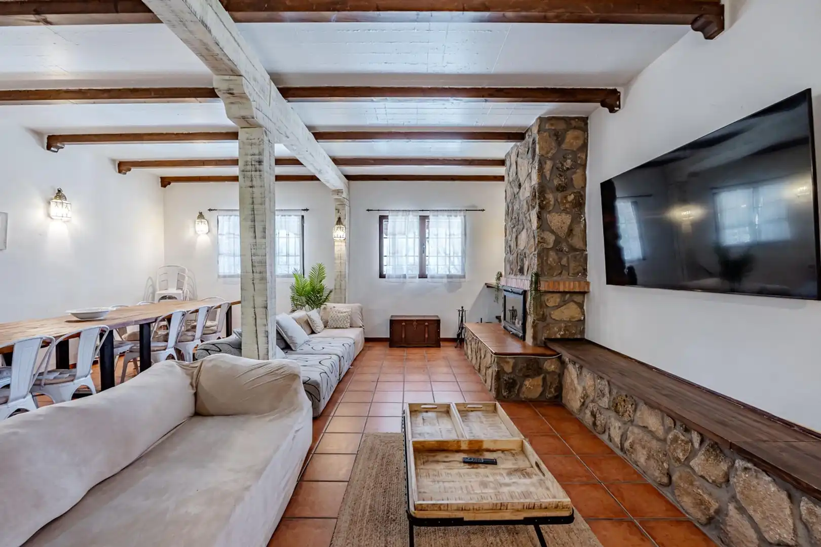 Sala d'estar de Finca rústica en venda en El Tiemblo  amb Calefacció, Jardí privat i Terrassa