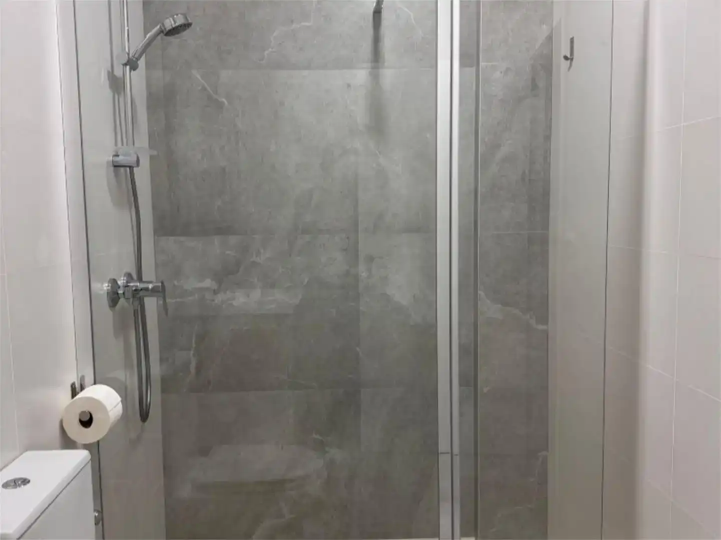 Badezimmer von Erdgeschoss zur untervermieten in Elche / Elx mit Klimaanlage und Möbliert
