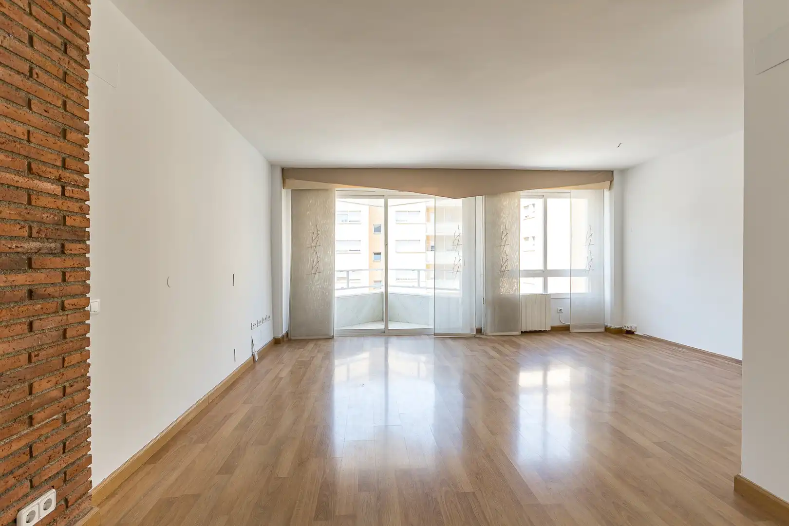 Sala de estar de Piso en venta en Molins de Rei con Aire acondicionado, Calefacción y Parquet