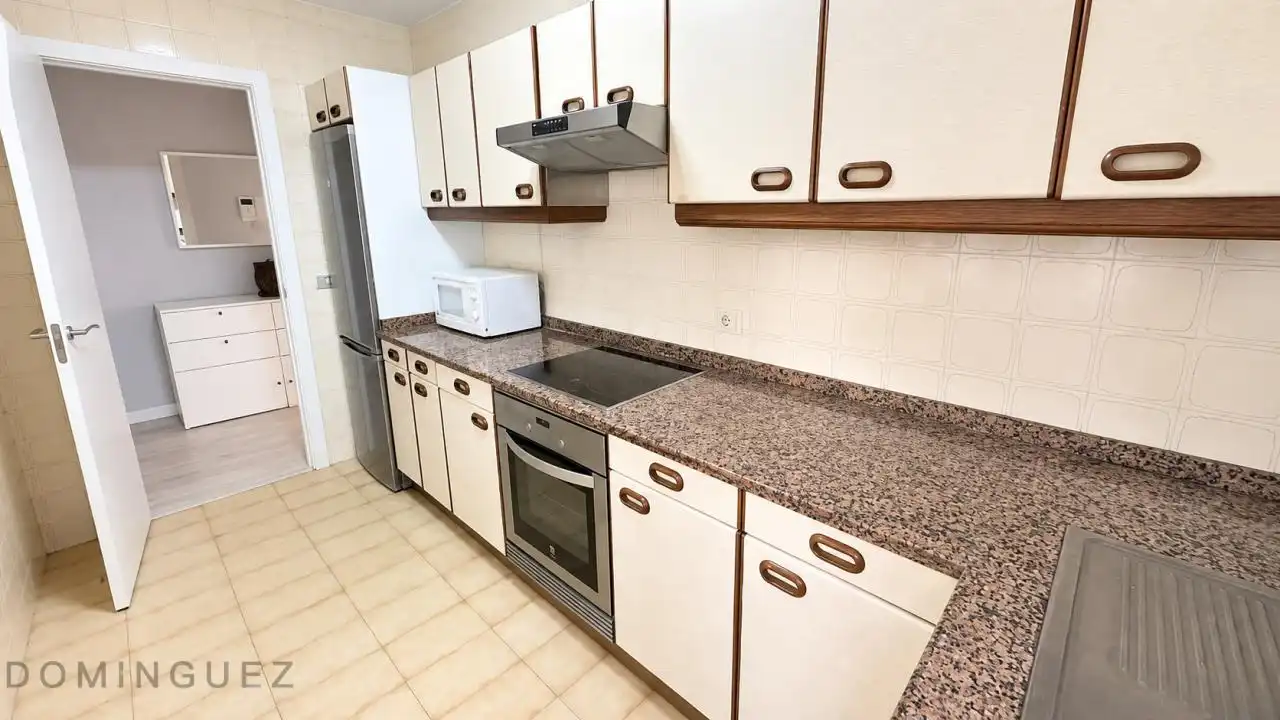 Kitchen of Flat for rent in Vigo   with Heating, Furnished and Balcony