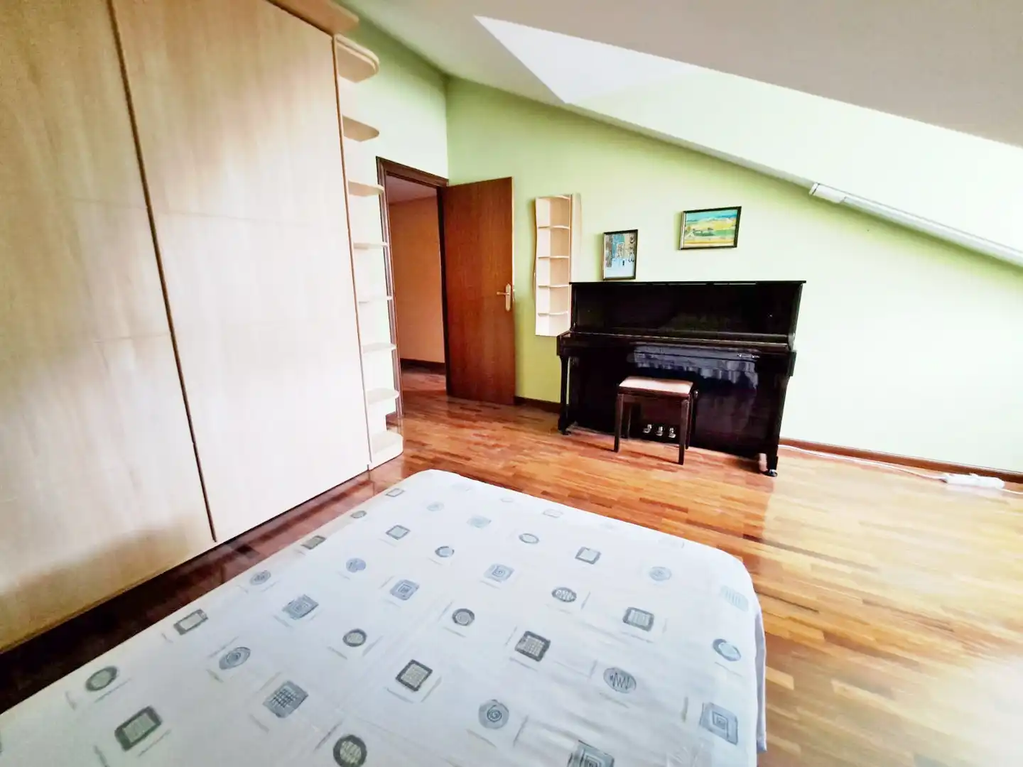 Habitación de Apartamento en venta en Vitoria - Gasteiz con Calefacción, Trastero y Amueblado