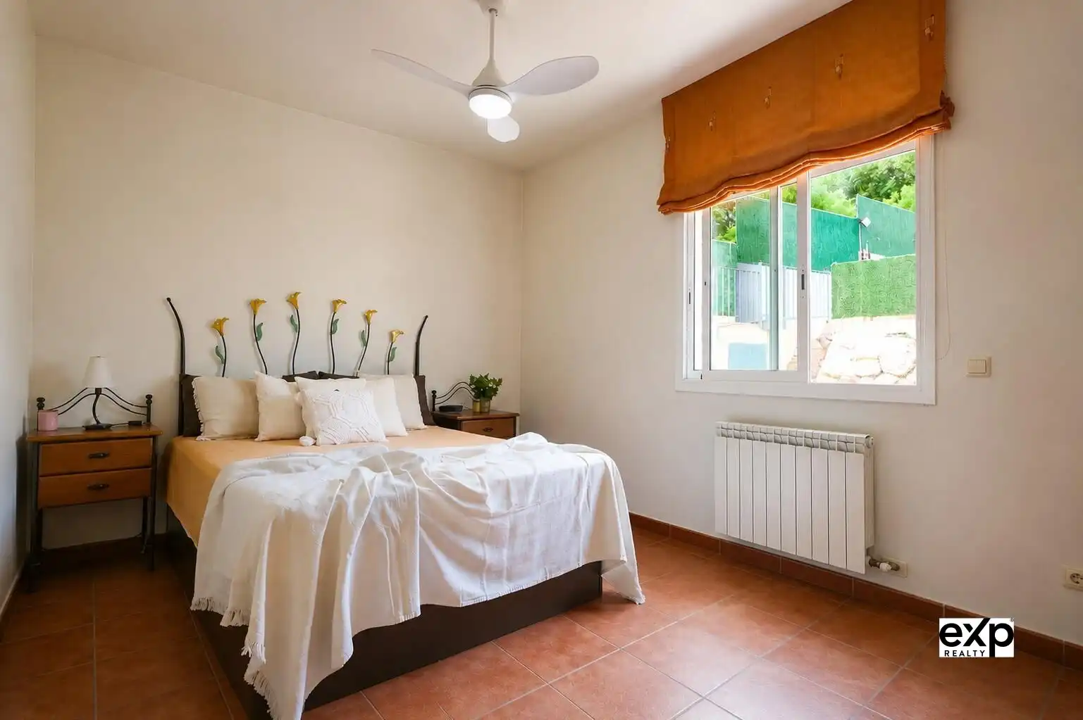 Schlafzimmer von Haus oder Chalet zum Verkauf in Calafell mit Heizung, Privatgarten und Terrasse