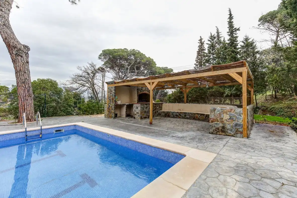 Schwimmbecken von Country house zum Verkauf in Llinars del Vallès mit Klimaanlage, Heizung und Abstellraum