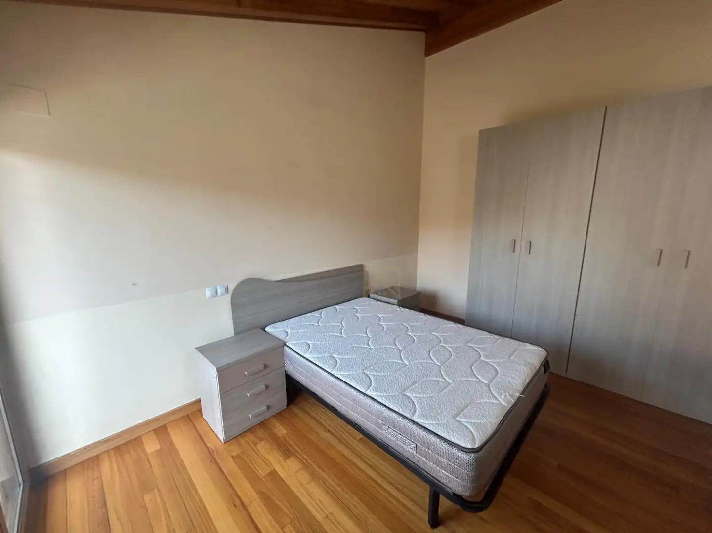 Dormitori de Casa adosada de lloguer en Entrambasaguas amb Calefacció i Jardí privat