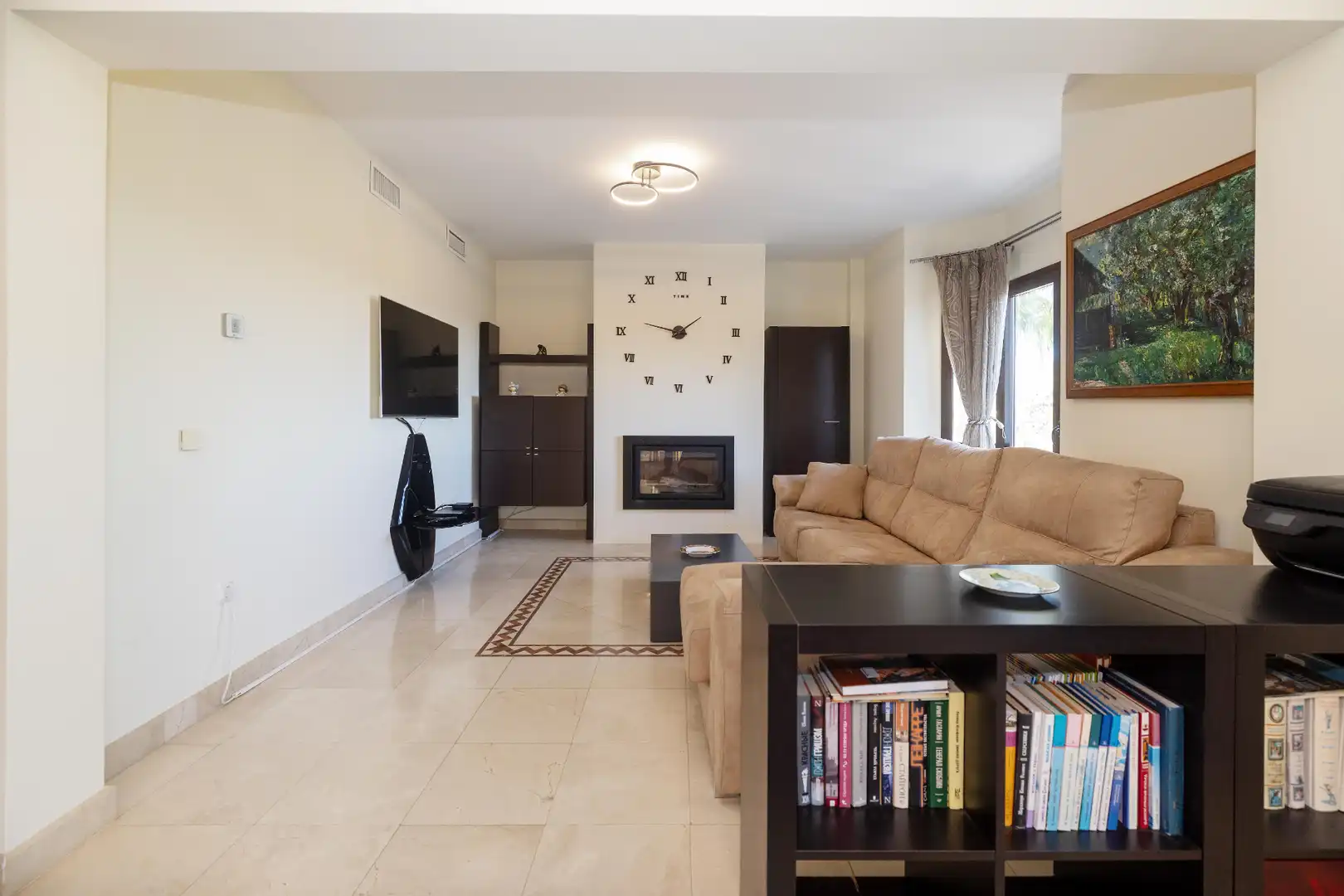 Sala d'estar de Casa o xalet en venda en Marbella amb Aire condicionat, Jardí privat i Terrassa