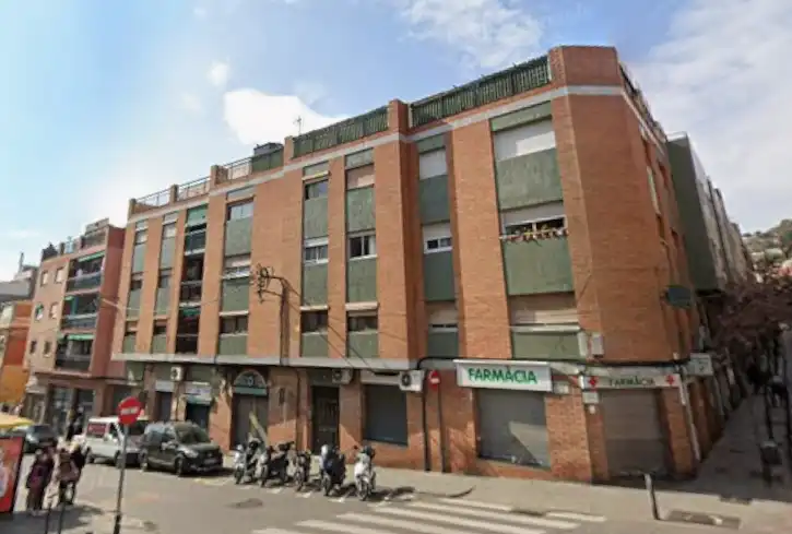 Vista exterior de Àtic en venda en Santa Coloma de Gramenet amb Terrassa