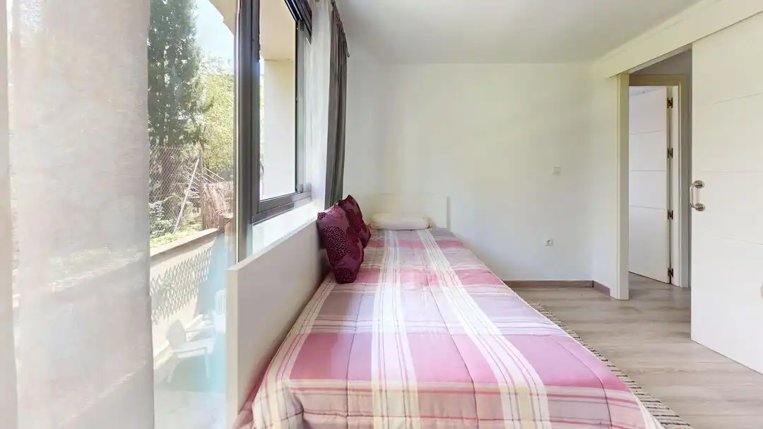 Dormitori de Pis en venda en Madrid amb Jardí privat i Moblat
