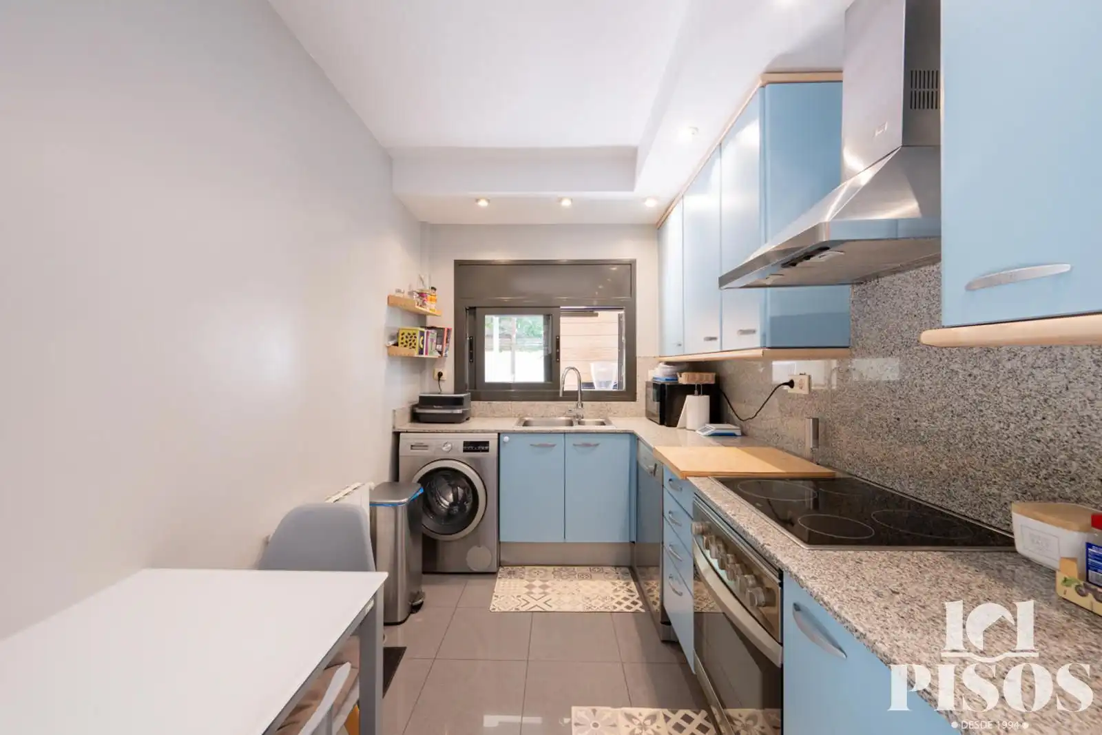 Cocina de Dúplex en venta en Sant Cugat del Vallès con Aire acondicionado, Calefacción y Jardín privado