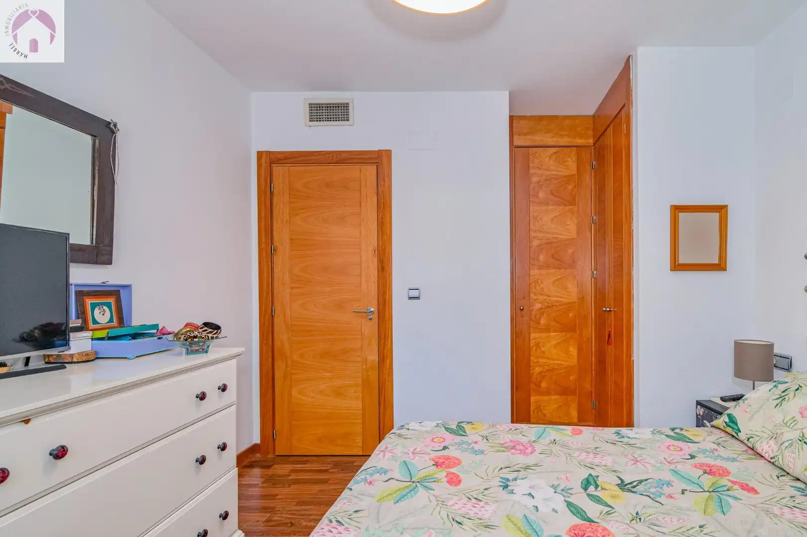 Bedroom of Flat for sale in Granada  with Air Conditioner, Heating and Terrace