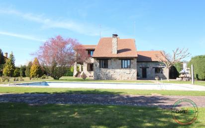 Vista exterior de Casa o xalet en venda en Villasabariego amb Terrassa