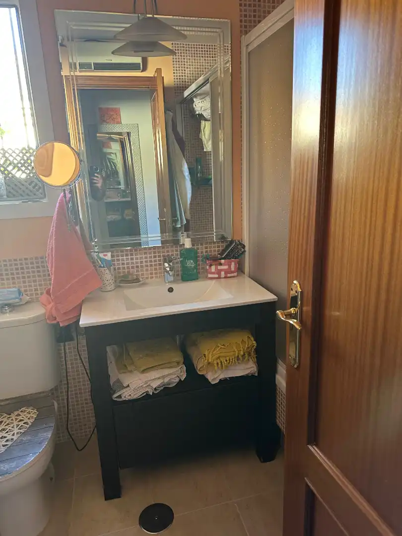 Baño de Casa o chalet en venta en Alcalá del Río con Aire acondicionado, Jardín privado y Amueblado