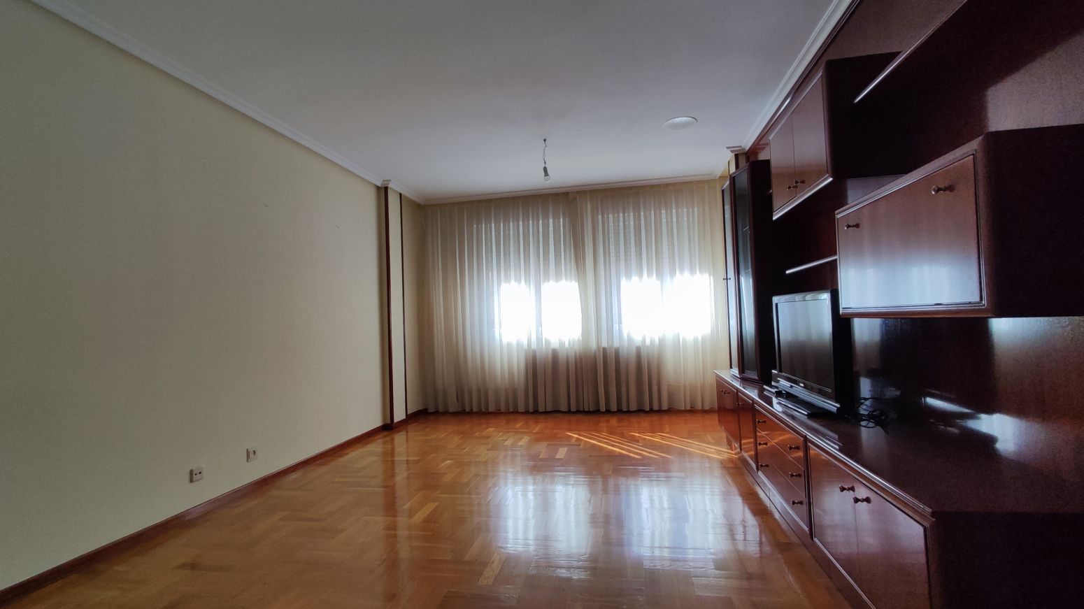 Sala de estar de Piso en venta en  Logroño con Calefacción, Parquet y Terraza
