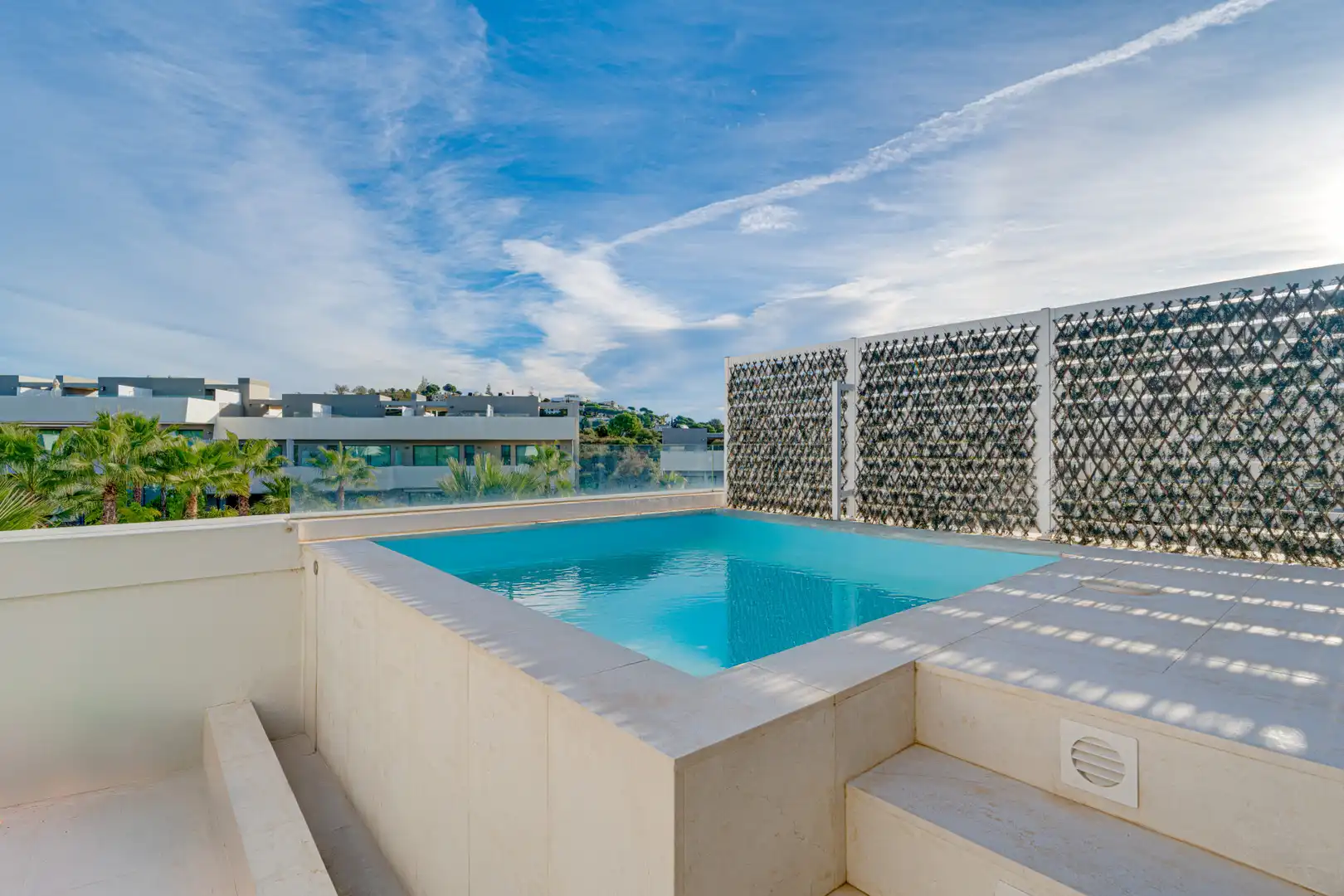 Piscina de Casa adosada en venda en Mijas amb Aire condicionat, Jardí privat i Terrassa