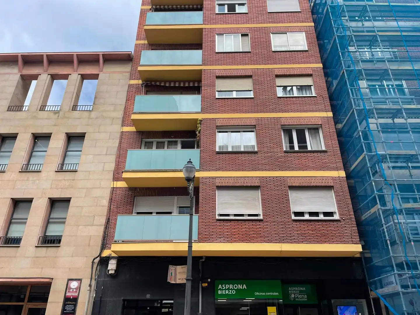 Vista exterior de Piso en venta en Ponferrada con Calefacción, Terraza y Trastero