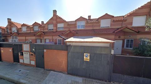 Se vende chalet OKUPA en Calle Rubén Darío 40 de Alovera Guadalajara.
