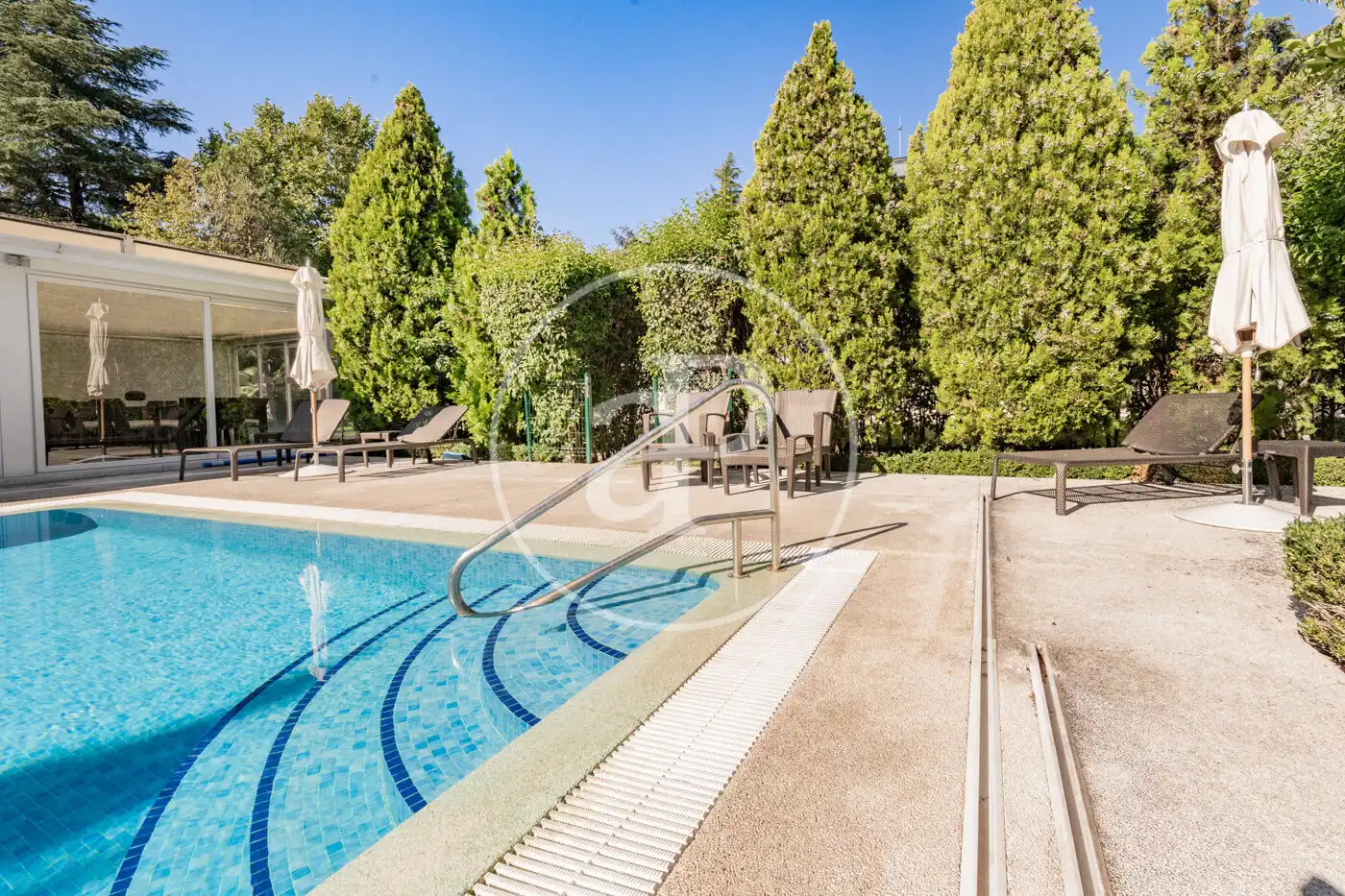 Swimming pool of Houses for sale in Madrid  with Air Conditioner, Heating and Private garden