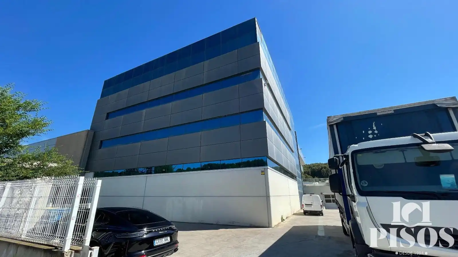 Vista exterior de Oficina de alquiler en Terrassa con Terraza