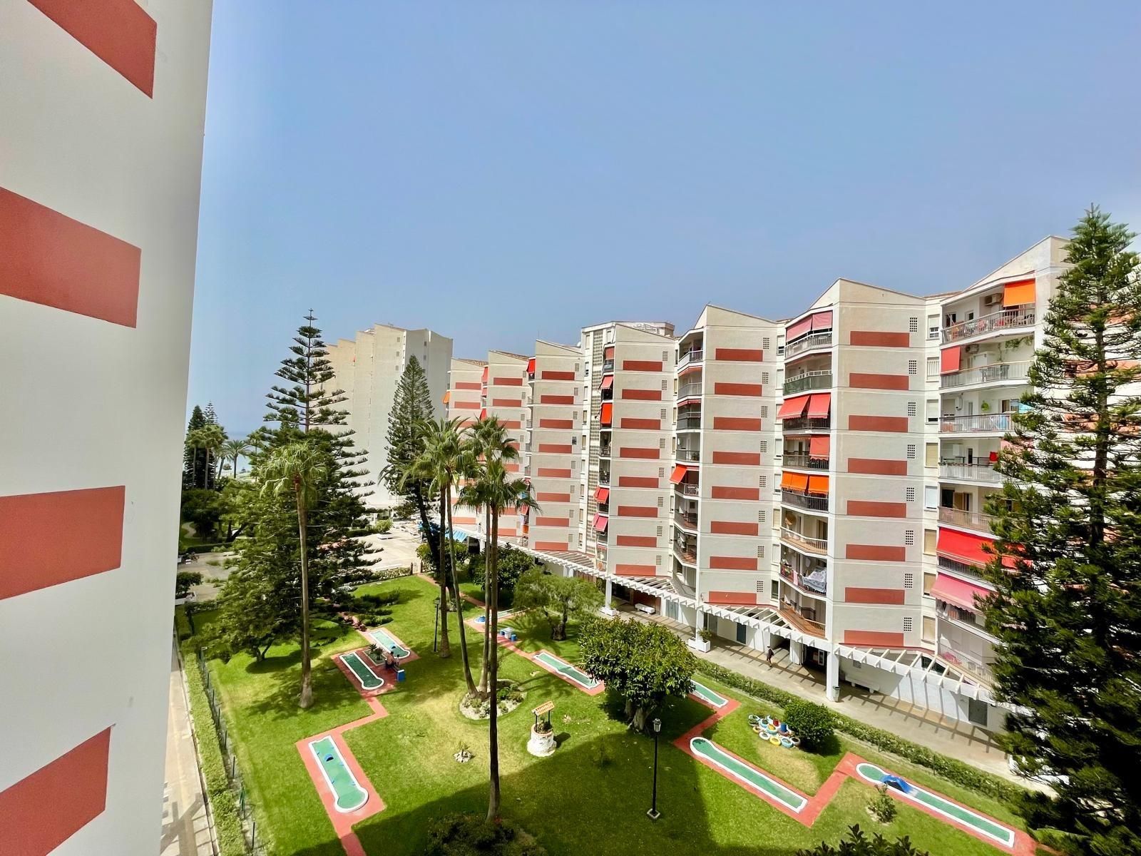 Vista exterior de Apartamento en venta en Salobreña con Jardín privado, Terraza y Amueblado