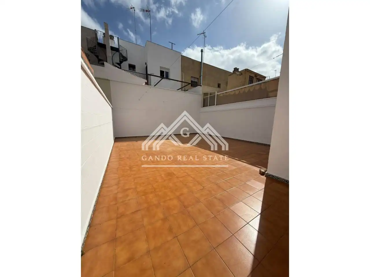 Vista exterior de Casa o chalet de alquiler en Dos Hermanas con Aire acondicionado, Terraza y Piscina comunitaria