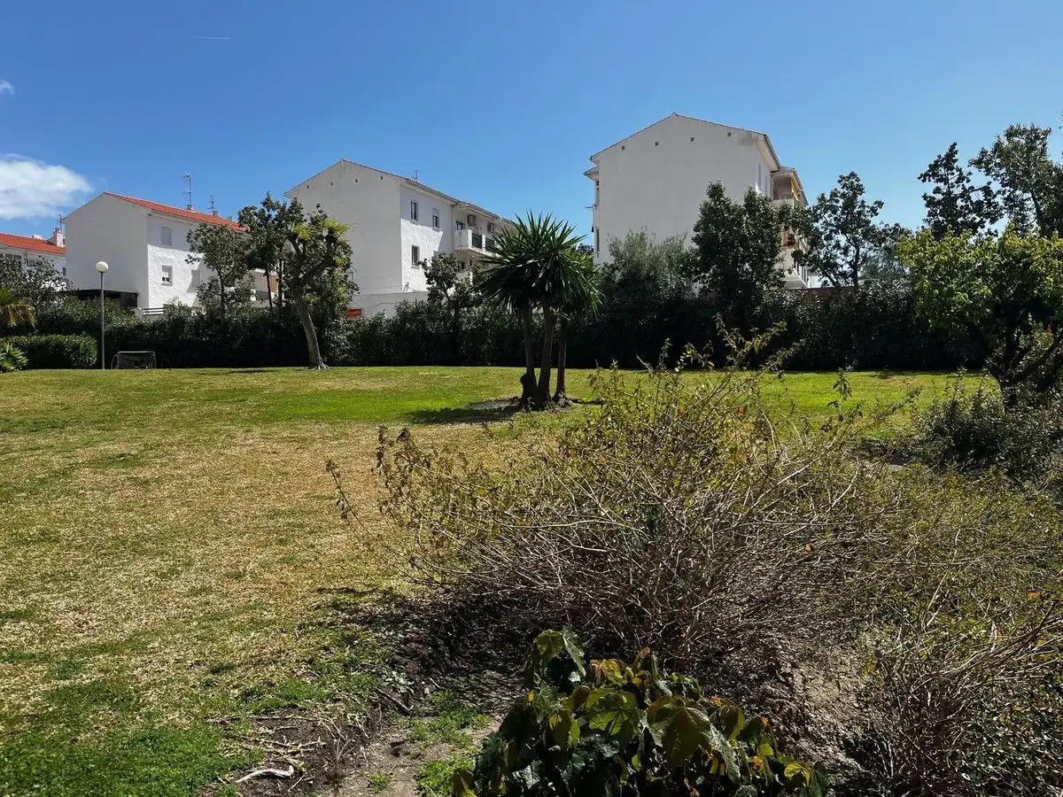 Apartamento de alquiler en Estepona con Terraza, Amueblado y Piscina comunitaria