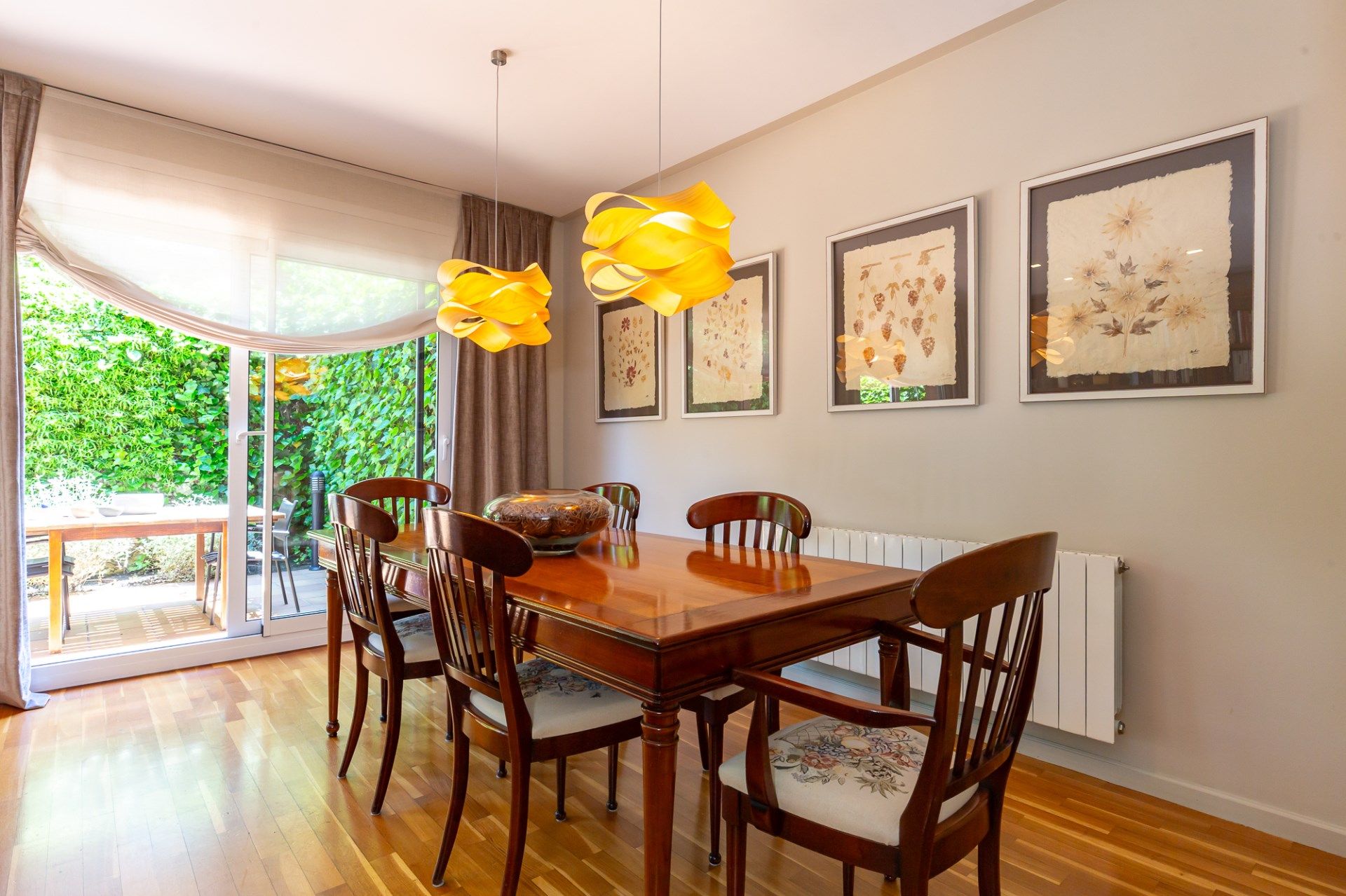 Comedor de Casa adosada en venta en Sant Cugat del Vallès con Aire acondicionado, Calefacción y Terraza