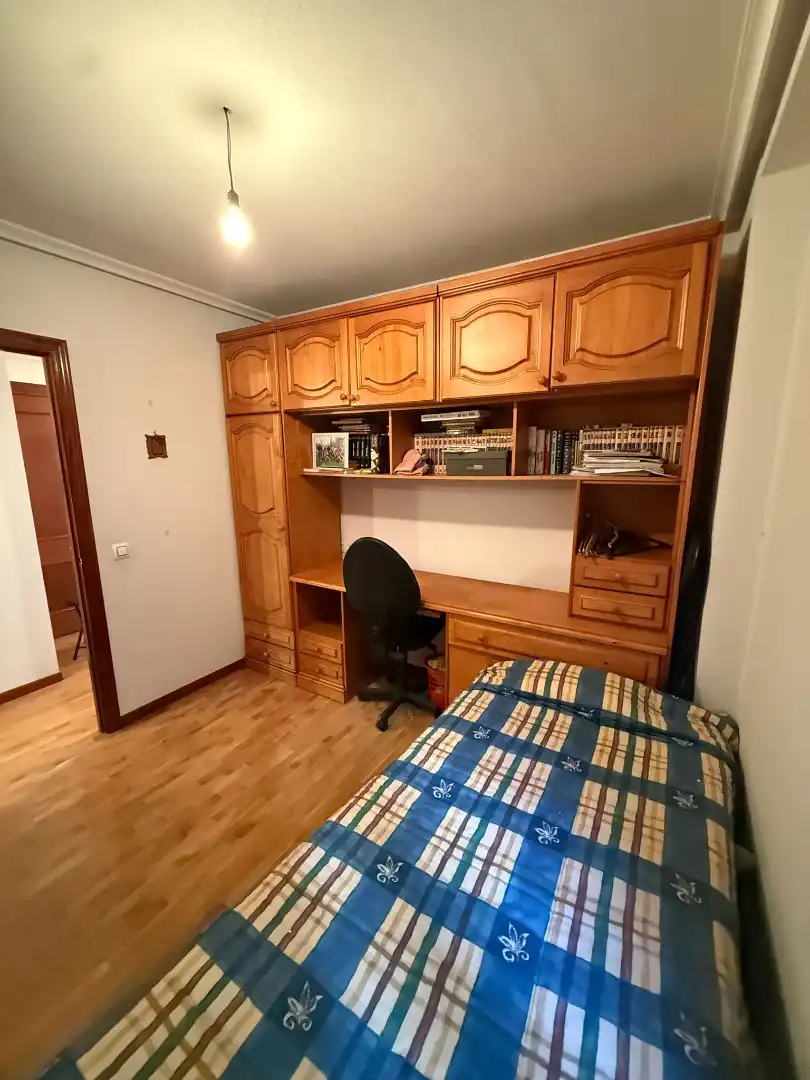 Schlafzimmer von Wohnung zum Verkauf in Oviedo  mit Heizung, Terrasse und Abstellraum