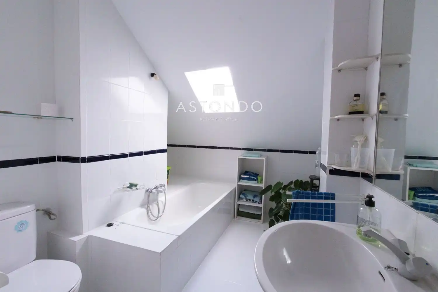 Bathroom of Houses for sale in Madrid  with Air Conditioner, Heating and Terrace