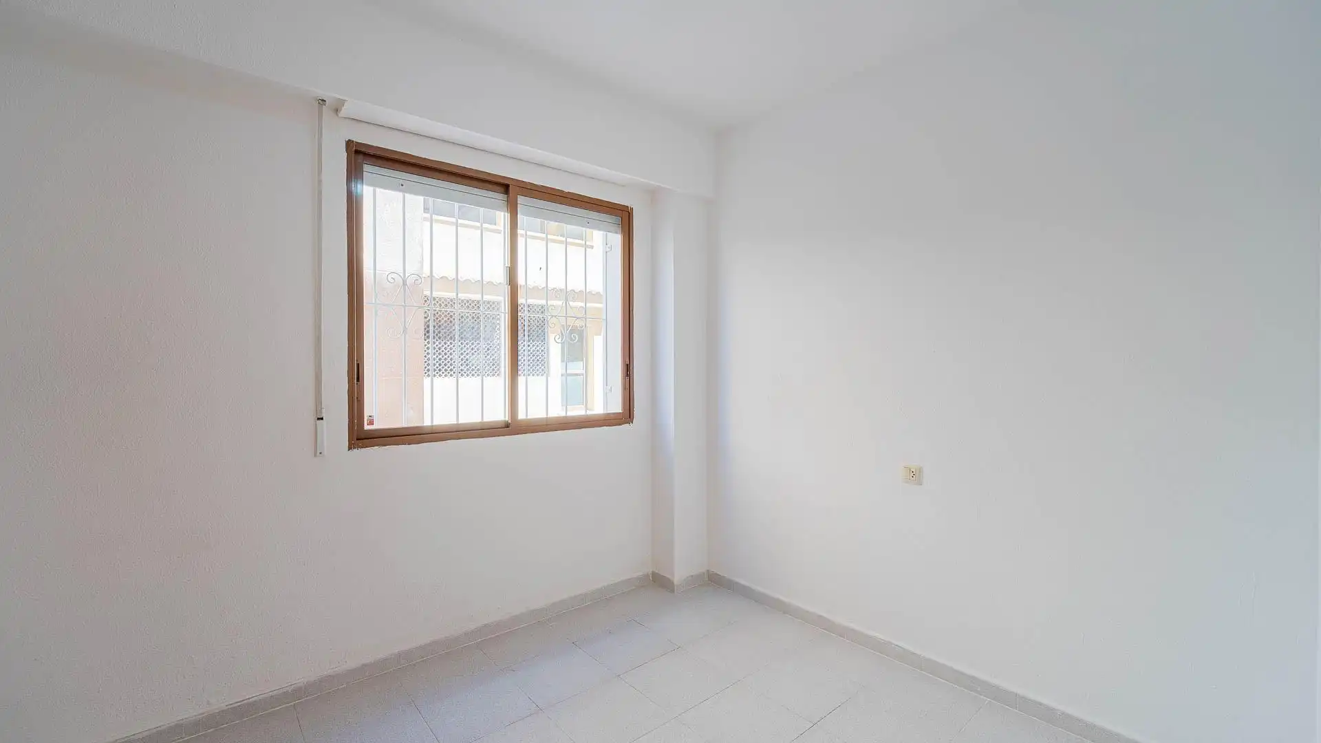 Schlafzimmer von Wohnung zum Verkauf in Torrevieja mit Klimaanlage, Heizung und Privatgarten