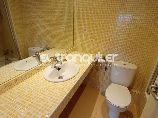 Badezimmer von Wohnung zur Miete in Getafe mit Möbliert und Waschmaschine