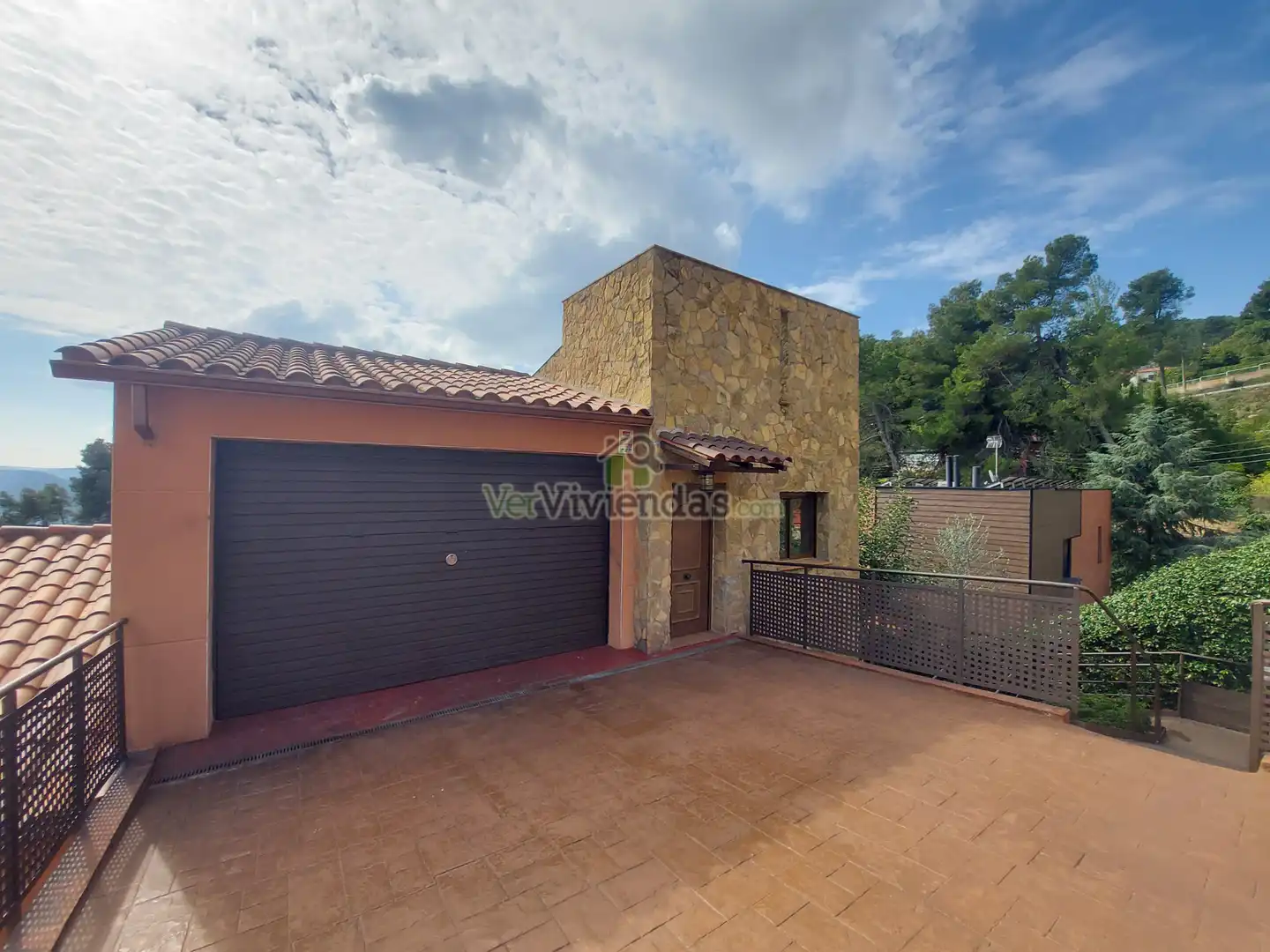Vista exterior de Casa o xalet en venda en Corbera de Llobregat amb Aire condicionat, Calefacció i Jardí privat
