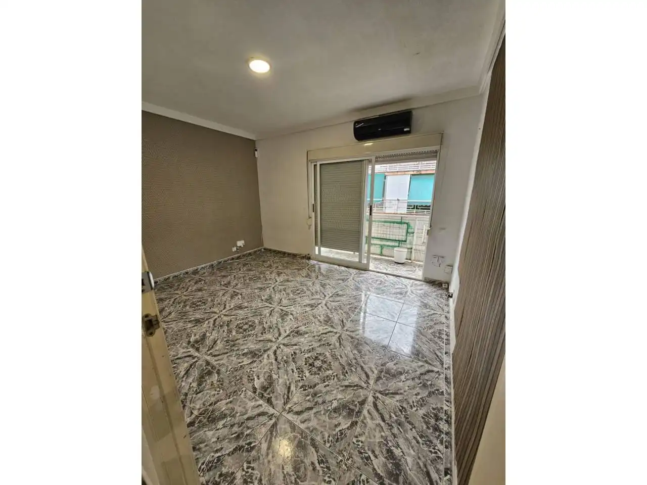 Habitación de Piso en venta en Alicante / Alacant con Terraza y Balcón