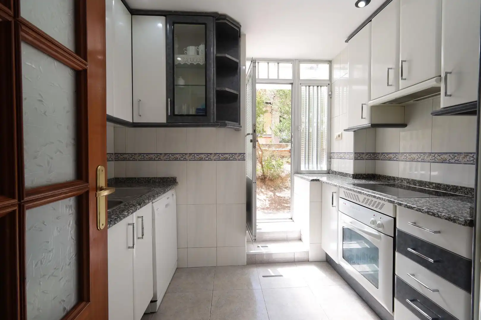 Cuina de Pis en venda en Madrid amb Aire condicionat, Calefacció i Jardí privat