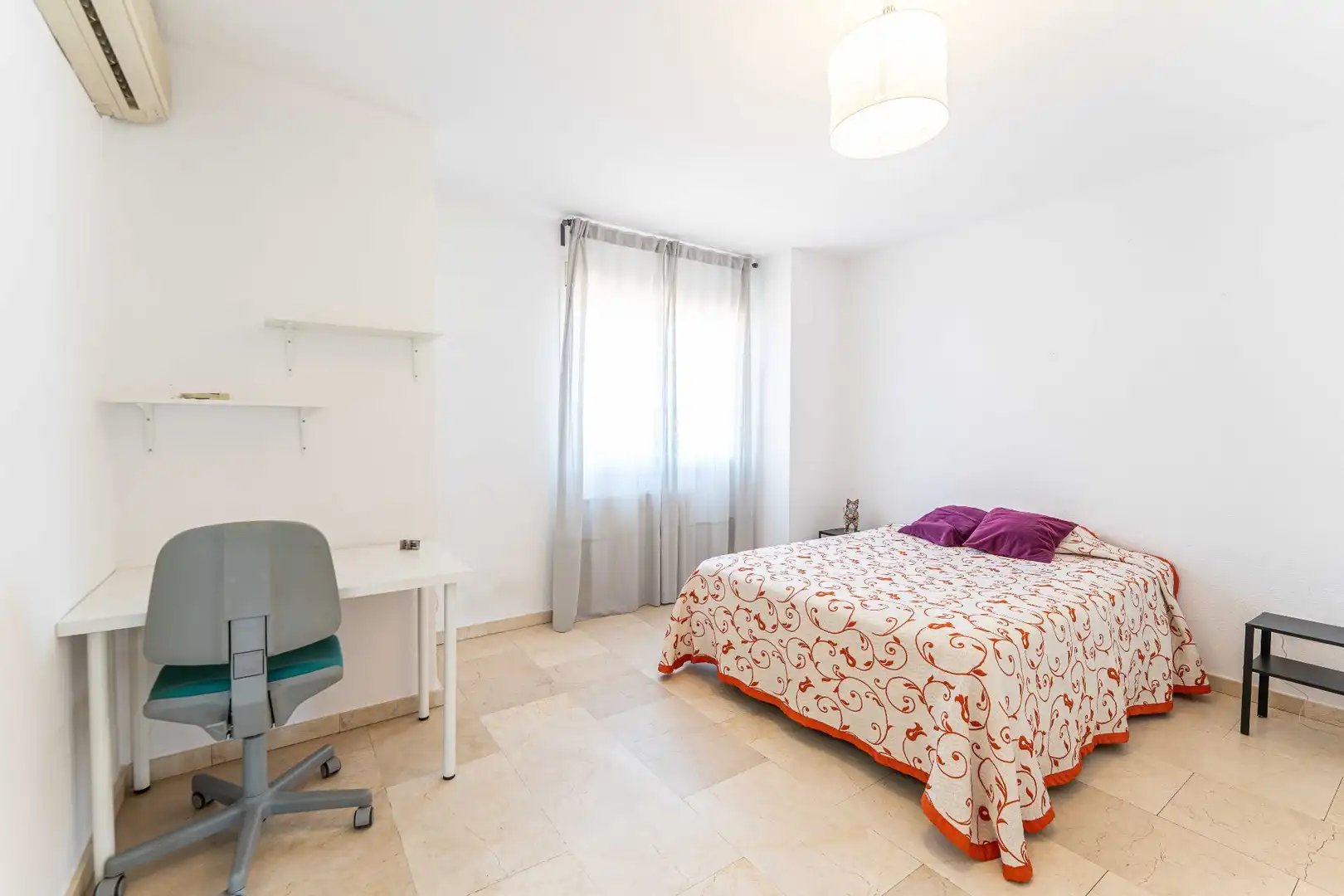 Habitación de Casa adosada en venta en Fuenlabrada con Aire acondicionado, Calefacción y Jardín privado