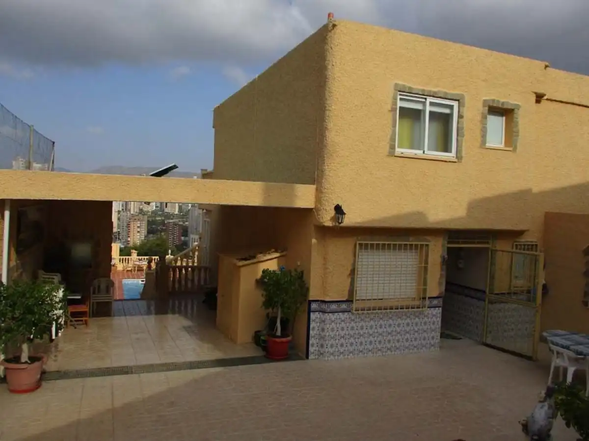 Chalet con piscina en venta en Rincón de Loix