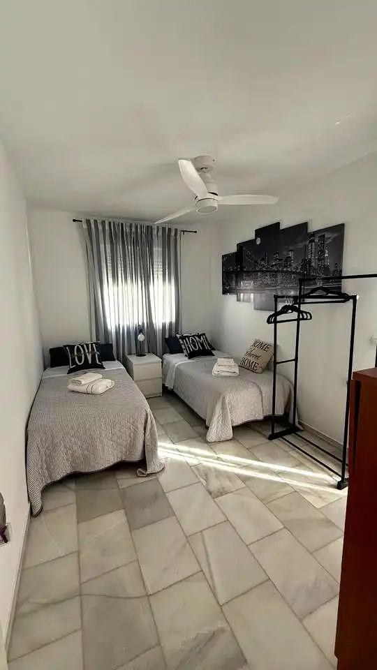 Habitación de Casa adosada en venta en Málaga con Aire acondicionado y Piscina comunitaria