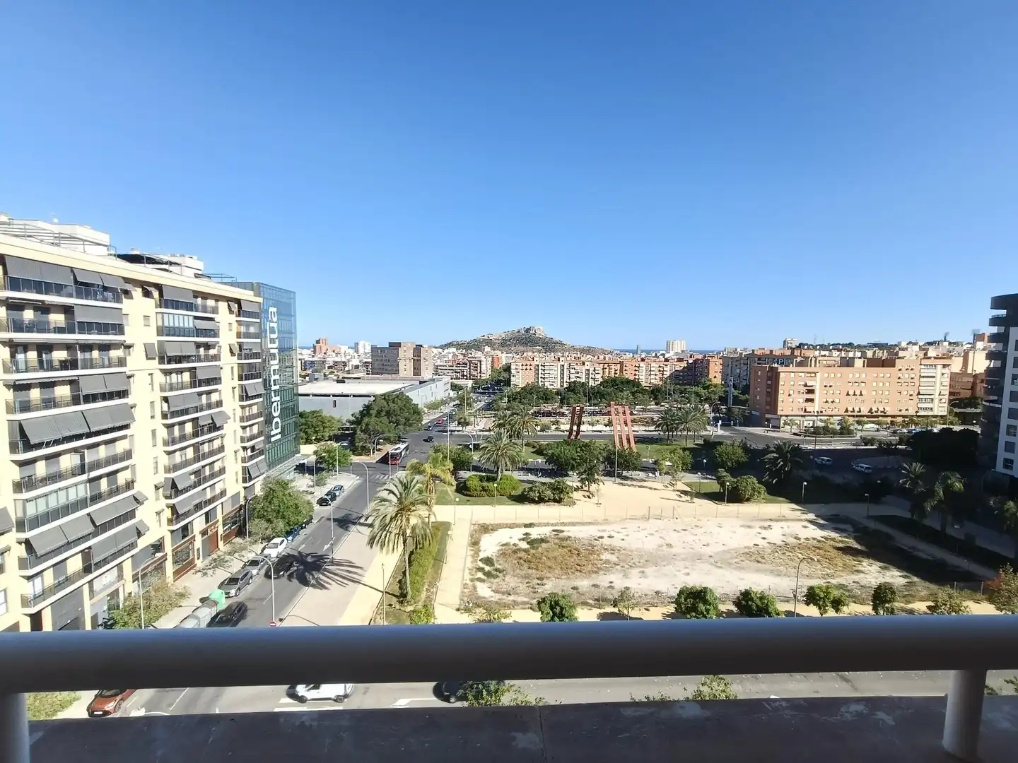 Vista exterior de Piso en venta en Alicante / Alacant con Aire acondicionado, Jardín privado y Trastero