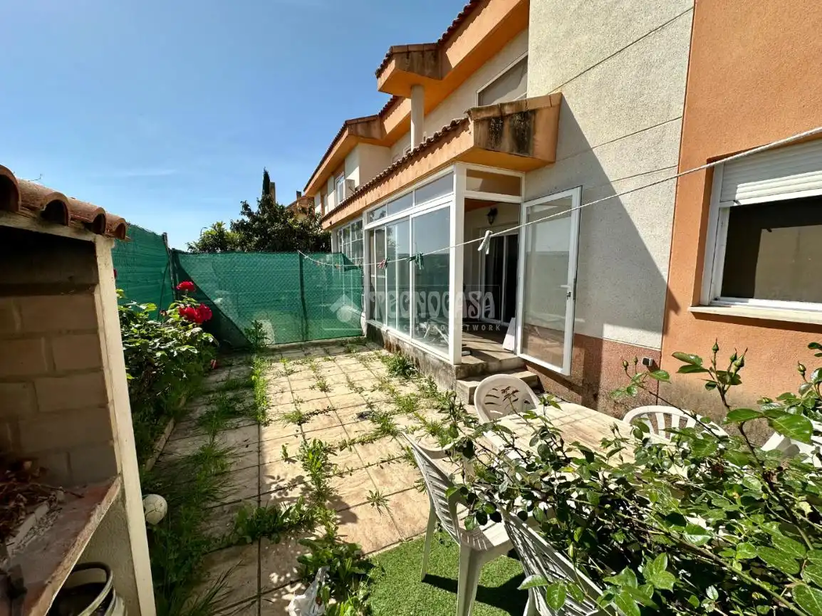 Vista exterior de Casa adosada en venta en Fontanar con Calefacción